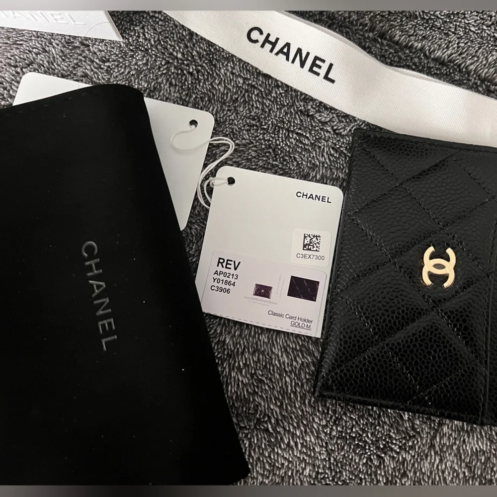 CHANEL•BNIB CAVIAR CARD HOLDER